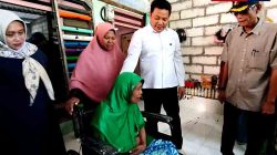 Respon Cepat Pemkab Sidoarjo, Bupati Subandi Turun Langsung Bedah Rumah Warga Buduran dan Salurkan Kursi Roda
