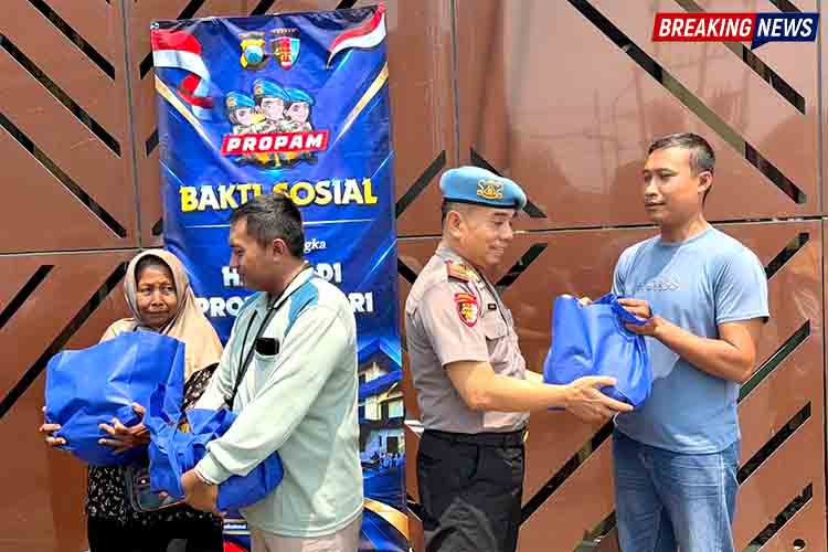 Senyum Abang Becak, Terima Paket Sembako dari Sipropram Polres Ngawi